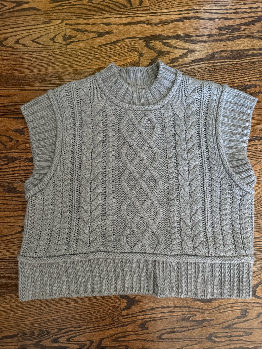 Marled grey cable knit fisherman oversized sweater vest S